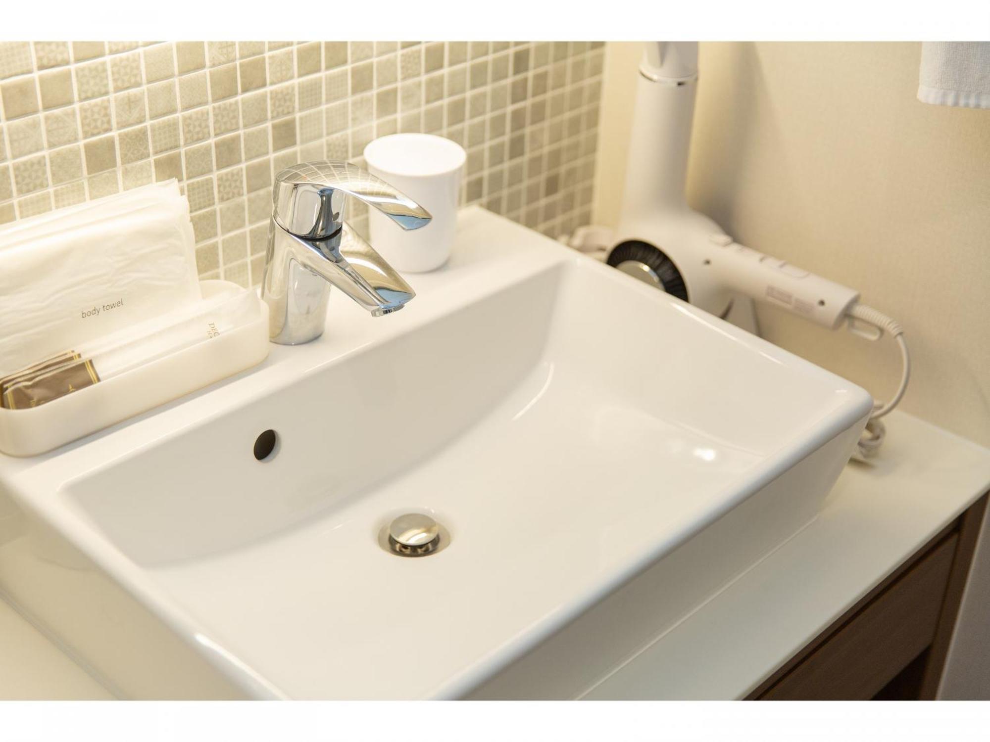 Aparthotel Grand Base Hiroshima Ekimae Esterno foto